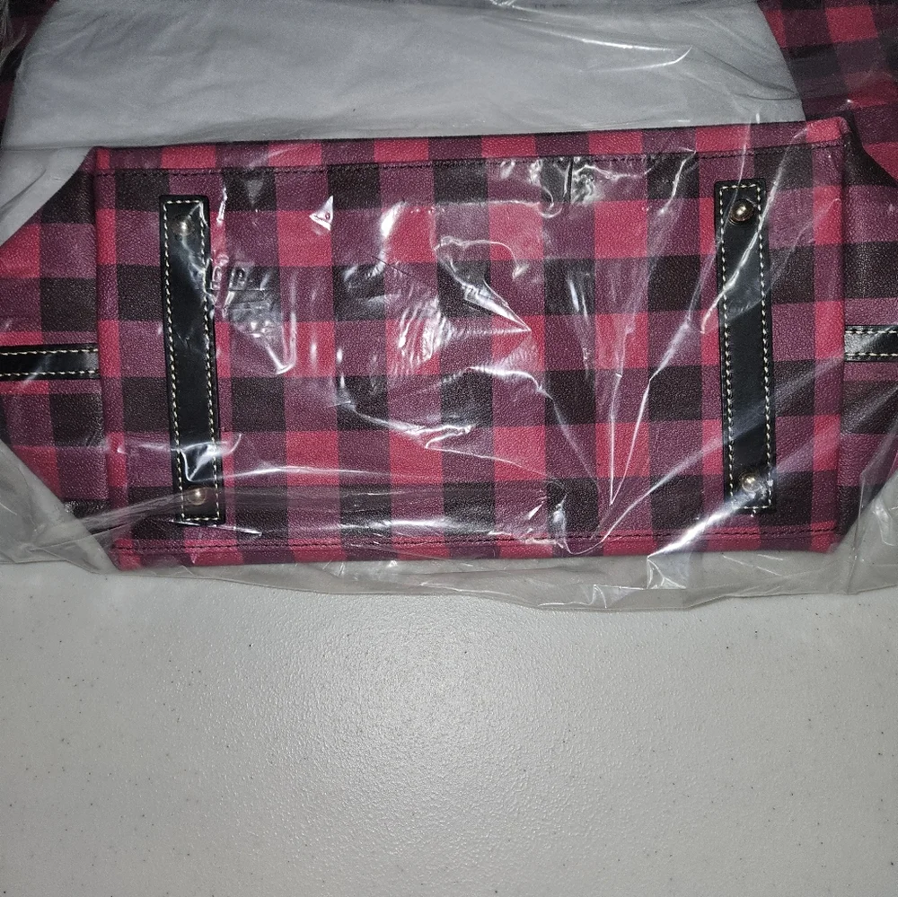 Dooney & Bourke tucker tote